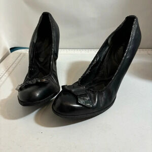 🛍️3/$30 Nine West women’s‎ black leather wedge heel in  size 12